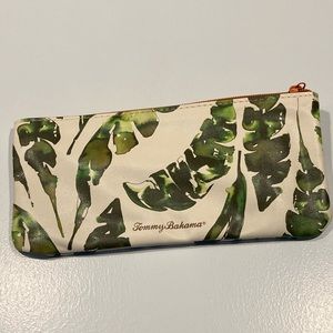 TOMMY BAHAMA PURSE